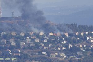 Distruzione a Khiam vicino al confine libanese-israeliano colpita da attacchi aerei israeliani