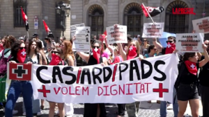 Barcellona, salari troppo bassi: dipendenti della Croce Rossa in piazza