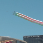 Aeronautica, le Frecce Tricolori sorvolano la Strip di Las Vegas