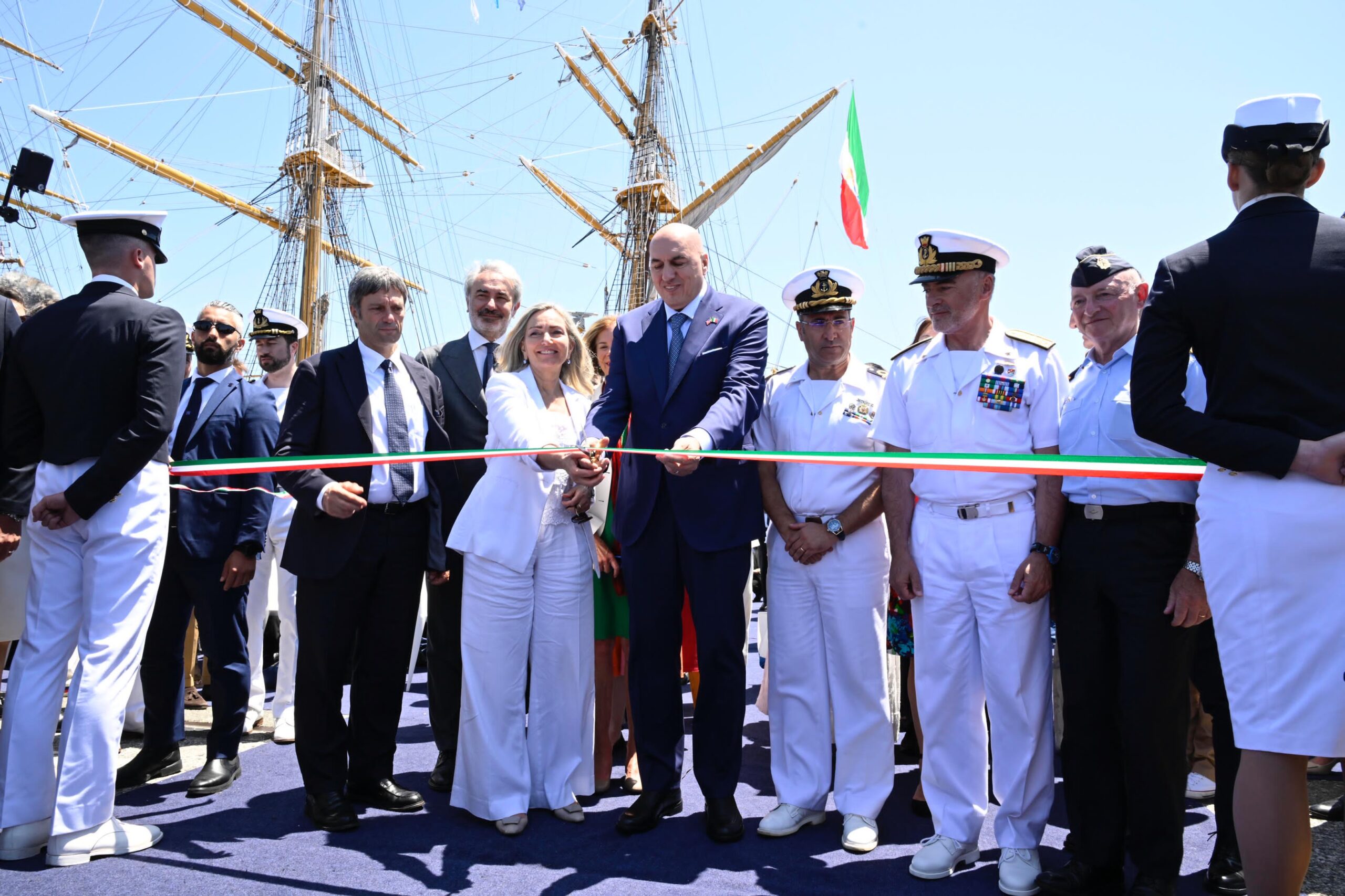 Tour mondiale Amerigo Vespucci, Crosetto inaugura il Villaggio Italia a Los Angeles