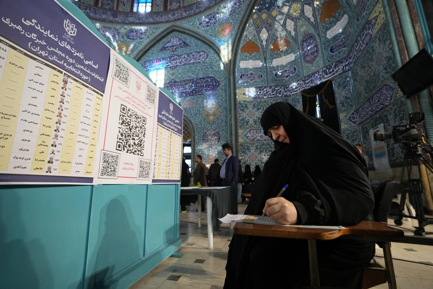 Iran, seggi aperti per ballottaggio presidenziali: sfida Jalili-Pezeshkian
