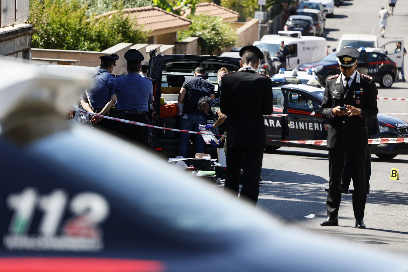 Rimini, donna si lancia dal tetto di un palazzo con il figlio: morti entrambi