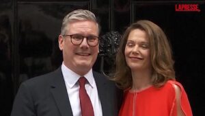 Regno Unito, Keir Starmer e la moglie Victoria entrano a Downing Street