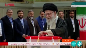 Iran, seggi aperti per ballottaggio presidenziali: il voto di Khamenei