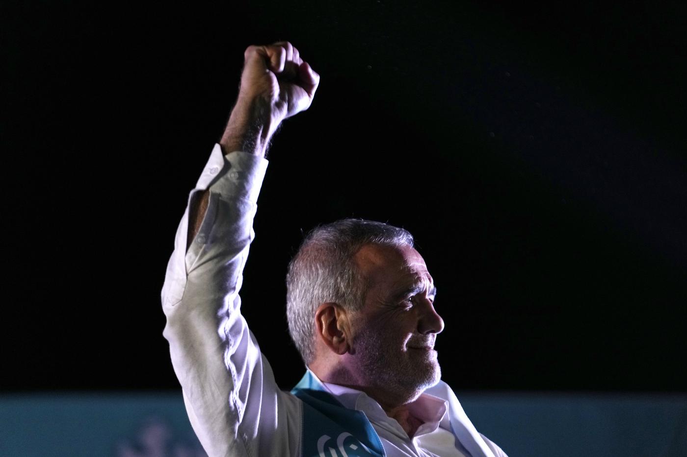 Iran, candidato riformista Pezeshkian vince elezioni