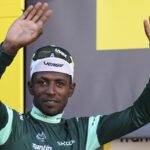 Tour de France, Girmay si ripete e vince 8/a tappa: Pogacar resta in Giallo