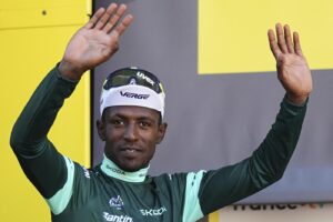 Tour de France, Girmay si ripete e vince 8/a tappa: Pogacar resta in Giallo