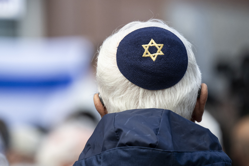 Belluno, famiglia israeliana prenota Airbnb: proprietario “restate nei forni” Belluno, famiglia israeliana prenota Airbnb: proprietario “restate nei forni”