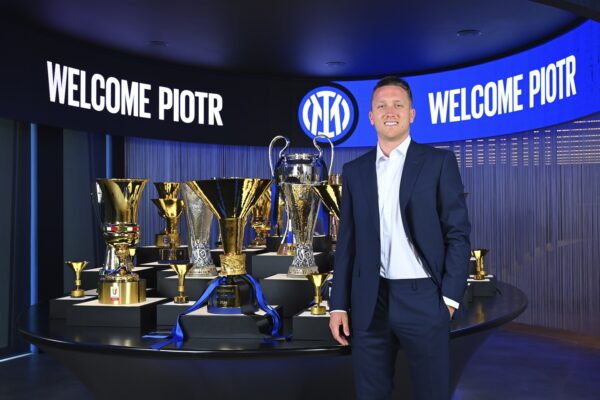 Inter, ufficiale l’arrivo di Zielinski: contratto fino a giugno 2028