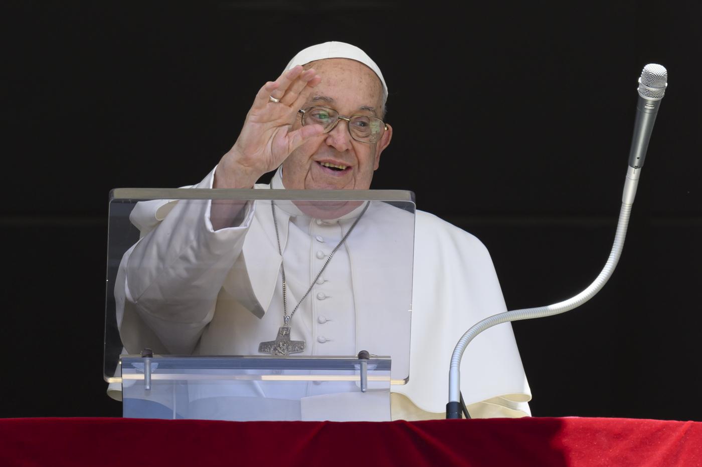Vaticano, Papa: “Preoccupato da astensionismo al voto”