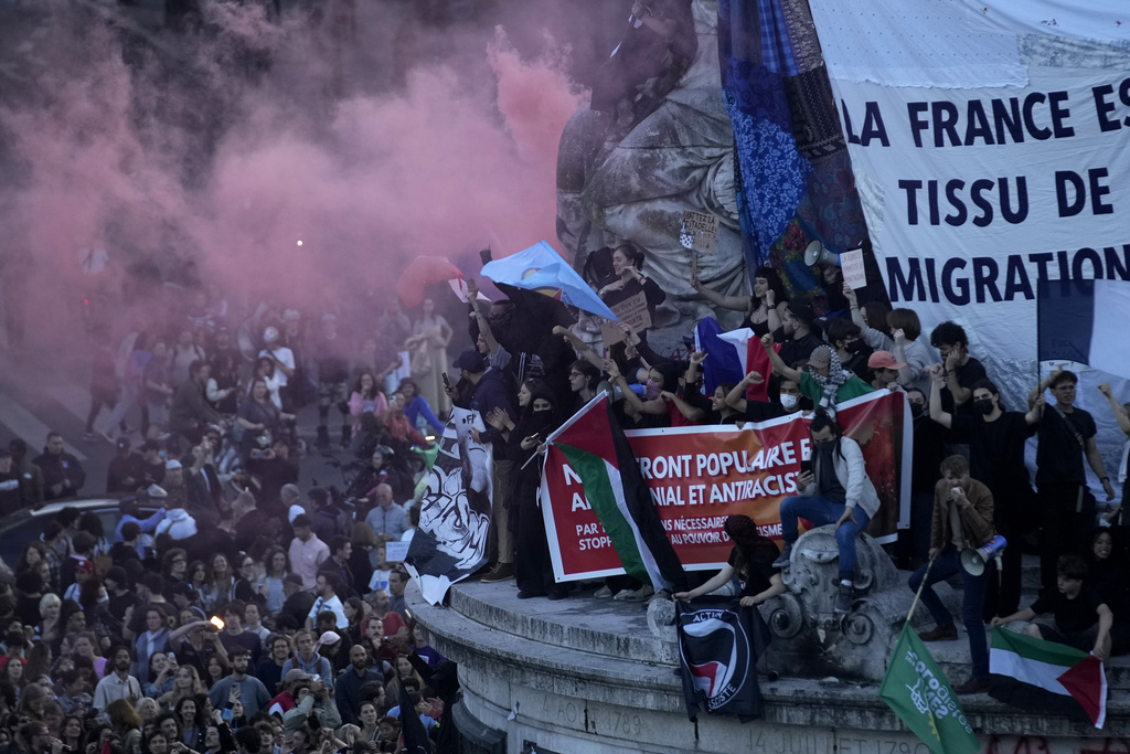 Elezioni Francia, vince a sorpresa la Gauche: Le Pen solo terza