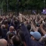 Elezioni Francia, sostenitori di Mélenchon in festa dopo le prime proiezioni