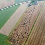 Parigi 2024, la Torre Eiffel disegnata col trattore nelle campagne veronesi