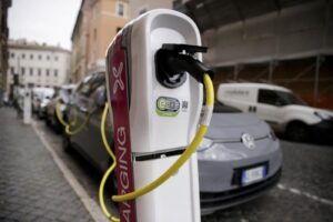 Stop alle auto inquinanti dal 2035