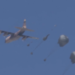 Gaza, aiuti paracadutati su Khan Younis