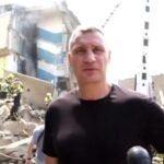 Kiev, il sindaco Klitschko su ospedale colpito: “Sentiamo le voci sotto le macerie”