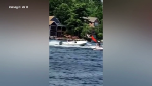 Usa, ragazzo salta da un jet ski su un motoscafo fuori controllo