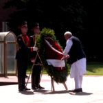 Russia-India, Modi a Mosca depone corona fiori a memoriale II Guerra Mondiale