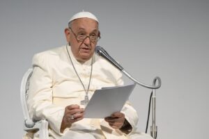 Papa, nota Santa Sede: “Santo Padre addolorato per attacchi contro ospedali e scuole”