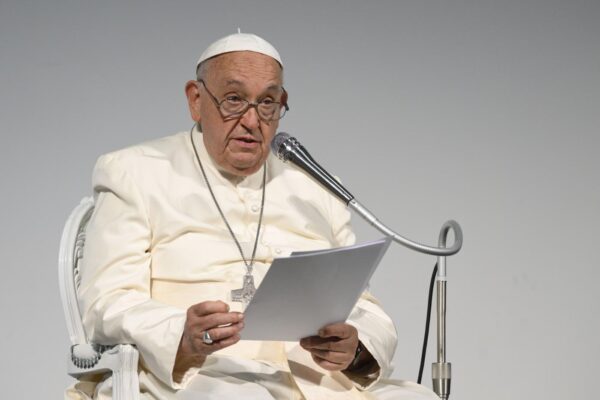 Il Papa ai cardinali: “Ridurre i costi ed evitare il superfluo”