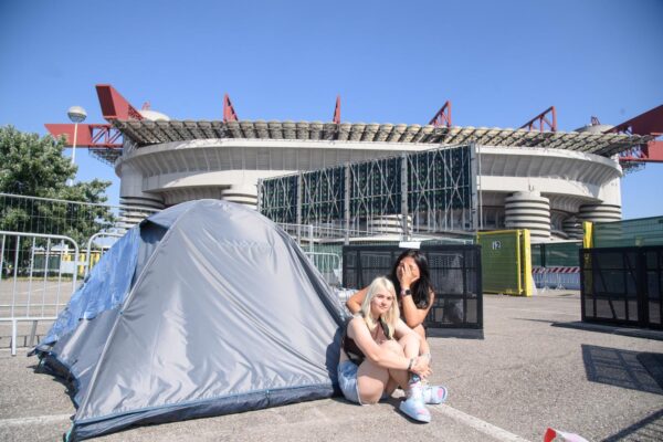 Diana e Chiara, prime fan in coda 4 giorni prima per il concerto di Taylor Swift a San Siro