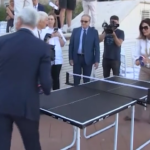 Mondiali ping pong, la sfida tra Abodi e Santanché