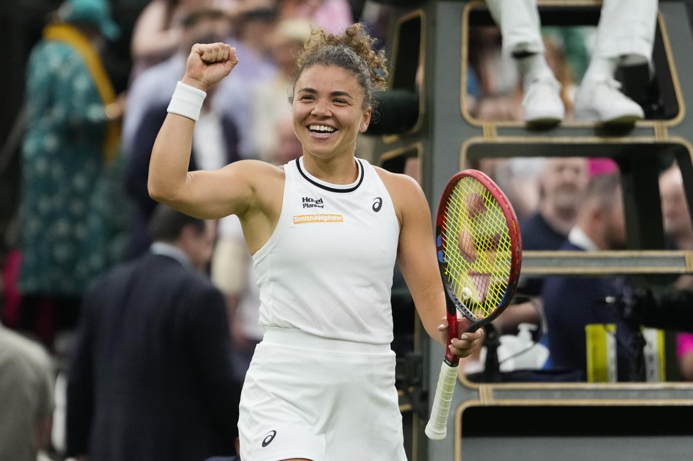 Wimbledon, Paolini prima italiana in semifinale: Sinner ko dopo malore