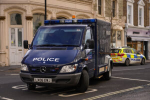 Regno Unito, tre donne uccise con una balestra vicino Londra: fermato l’attentatore