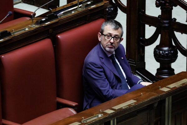 Governo, frasi Delmastro sono ‘inno motivazionale’ per allievi penitenziaria