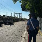 Parma, incidente ferroviario in via Toscana: tre feriti lievi e 30 auto danneggiate