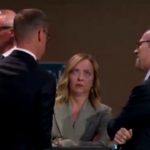 Giorgia Meloni al vertice Nato: la smorfia della presidente del Consiglio diventa virale