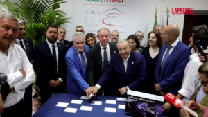 Napoli, il ministro Urso inaugura la Casa del Made in Italy