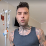 Fedez dall’ospedale dopo l’emorragia: “Sul mio ricovero notizie false”