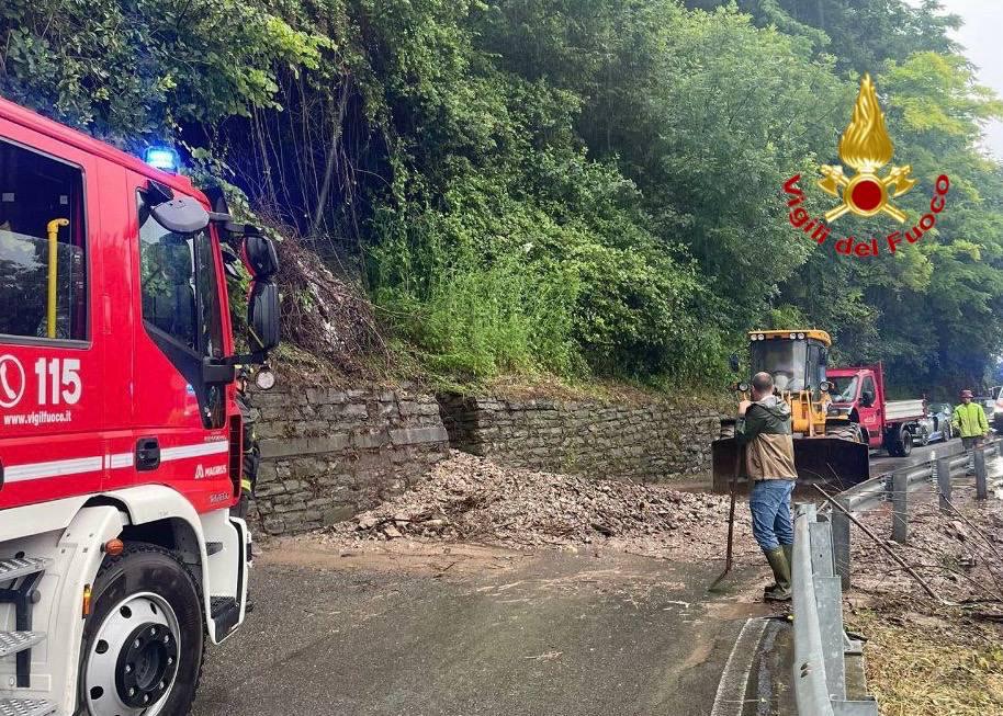 Maltempo in Lombardia, disagi a Milano per nubifragio. Esonda il lago di Como