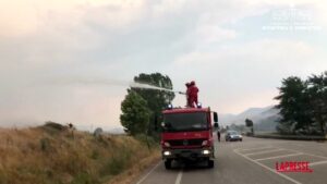 Albania, 14 nuovi incendi nella notte: soccorsi anche dalla Grecia