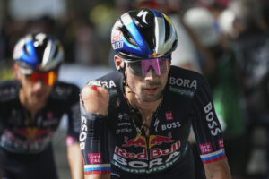 Tour de France, Roglic e Ayuso si ritirano