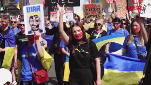 Parigi, marcia in memoria degli atleti ucraini morti in guerra