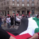 Milano, presidio pro-Palestina invita a boicottare Starbucks