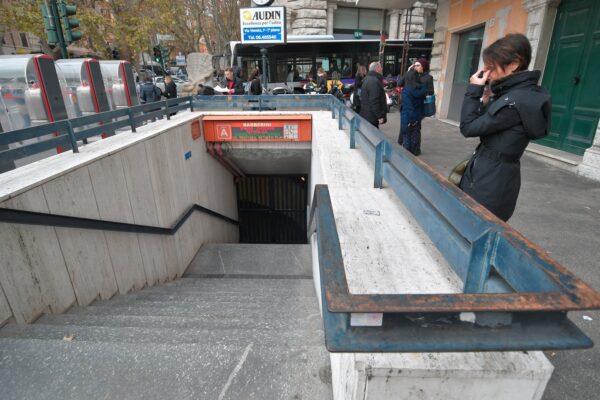 Roma - Chiuse per problemi tecnici le stazioni metro Spagna e Barberini