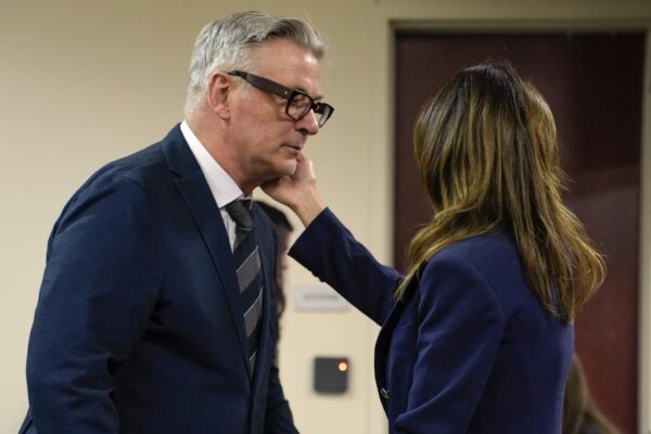 Usa, giudice archivia processo contro Alec Baldwin