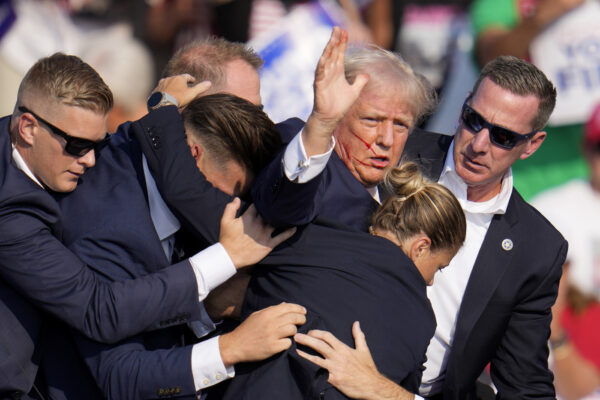 Attentato a Donald Trump: spari durante un comizio in Pennsylvania.