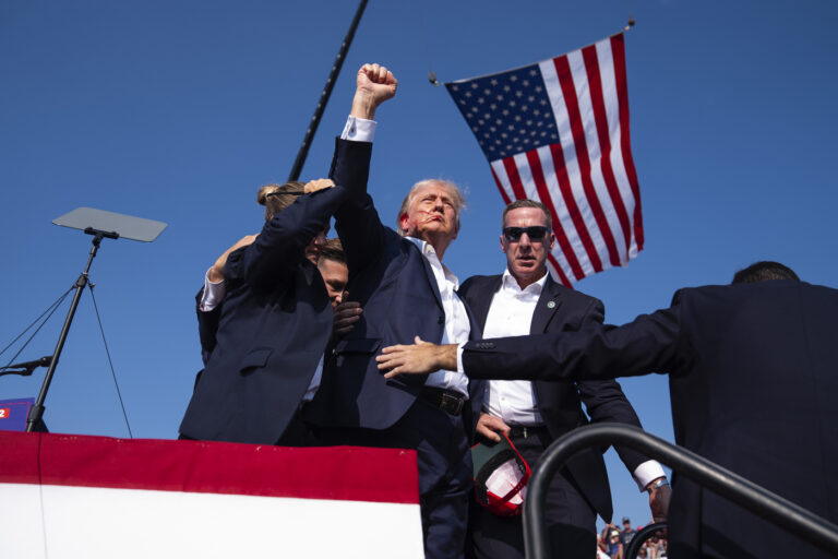 Attentato a Donald Trump: spari durante un comizio in Pennsylvania.