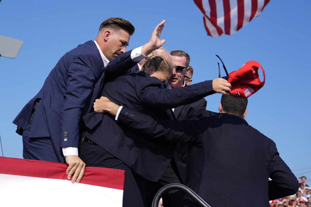 Galleria foto 'Donald Trump, le immagini dell’attentato' - foto 11