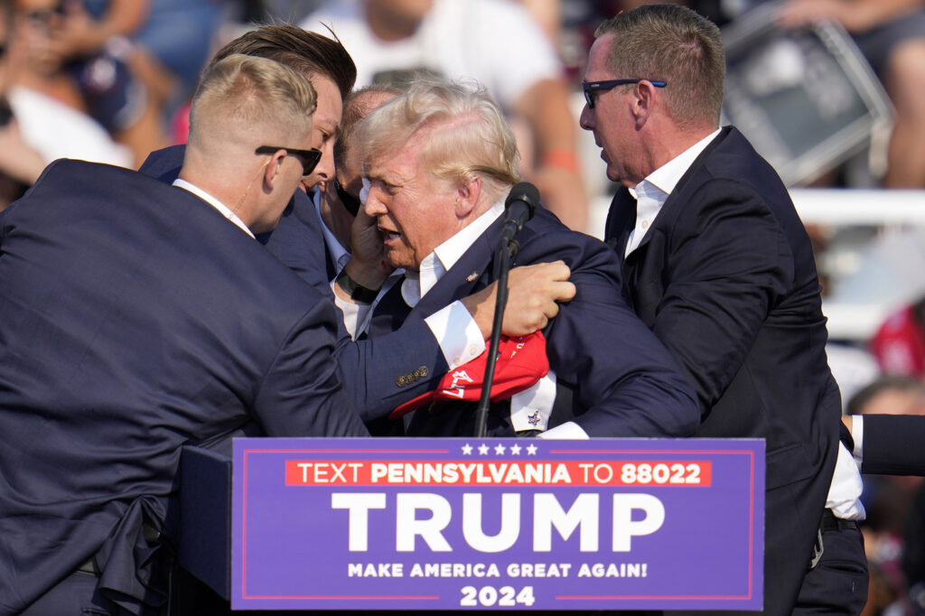 Galleria foto 'Donald Trump, le immagini dell’attentato' - foto 5