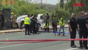 Israele, auto travolge alcune persone a fermata del bus: feriti a Nir Zvi