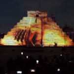Messico, spettacolo di luci e suoni su una replica della piramide Maya