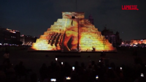 Messico, spettacolo di luci e suoni su una replica della piramide Maya