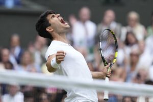 Wimbledon, Alcaraz si conferma campione: Djokovic sconfitto in 3 set