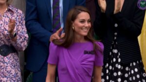 Wimbledon, ovazione per Kate Middleton all’arrivo sul Centrale per la finale tra Djokovic e Alcaraz