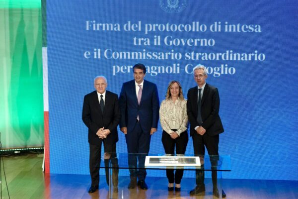 Giorgia Meloni a Bagnoli: la firma con Manfredi sul protocollo per la rigenerazione dell'area